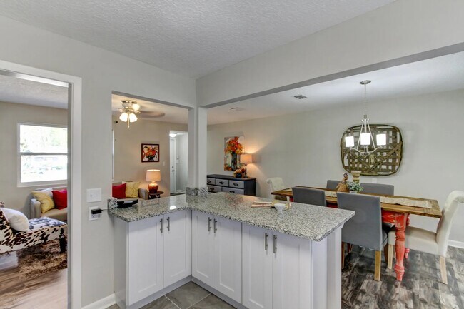 Foto del edificio - 6530 Pine Summit Dr