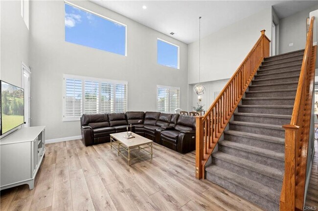 Building Photo - Gorgeous Murrieta 4 Bedroom/3 Bath Home wi...