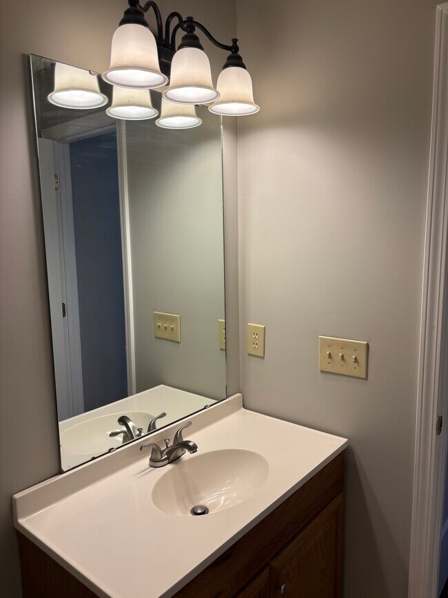 Photo - 2701 Thackery Rd Apartment