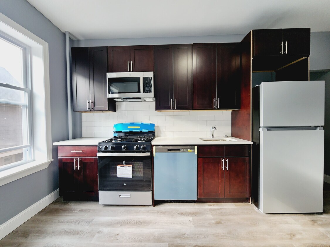 92-94 W 34th St 7B - 93 W 34th St
