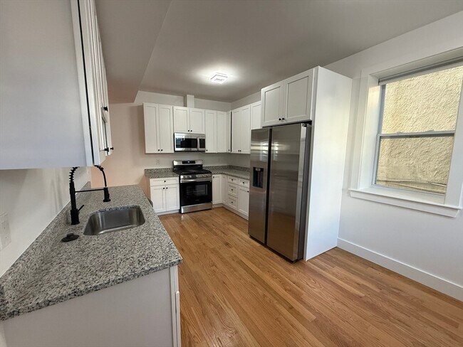 Building Photo - 33 Elmwood St