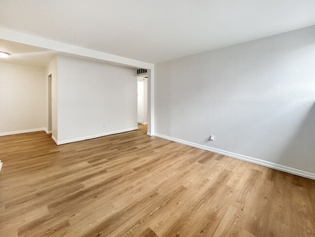 Building Photo - $0 DEPOSIT OPTION!!! CHARMING GARDEN-LEVEL...