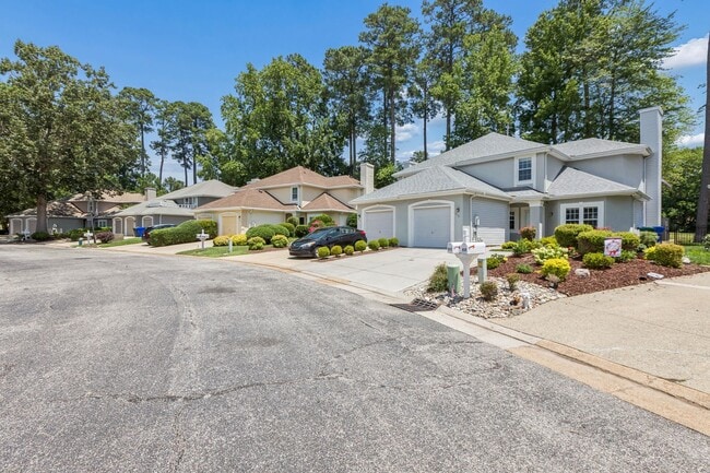 Building Photo - Gorgeous Home Ready for Move In