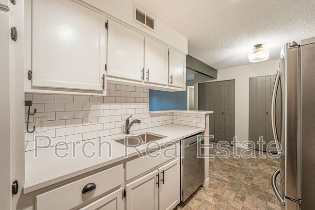 Foto del edificio - 7040 W 20th Ave