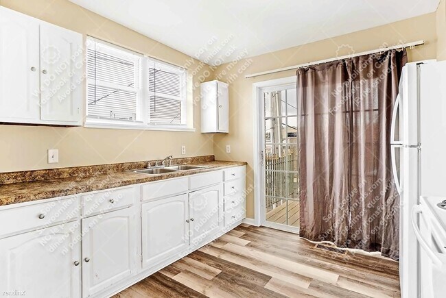 Building Photo - 2 br, 1 bath 4plex - 1317 Main St C C