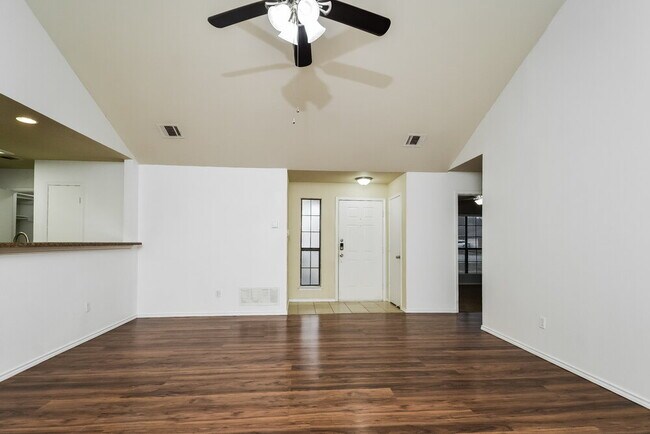 Foto del edificio - 6612 Hightower Dr