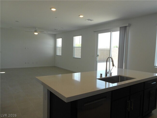 Building Photo - 324 Lupton Ave