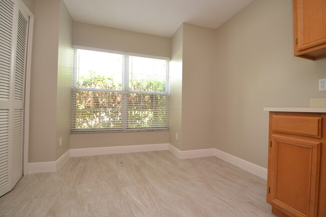 Building Photo - Beautiful 2/2.5 Winter Springs Townhome ~ ...