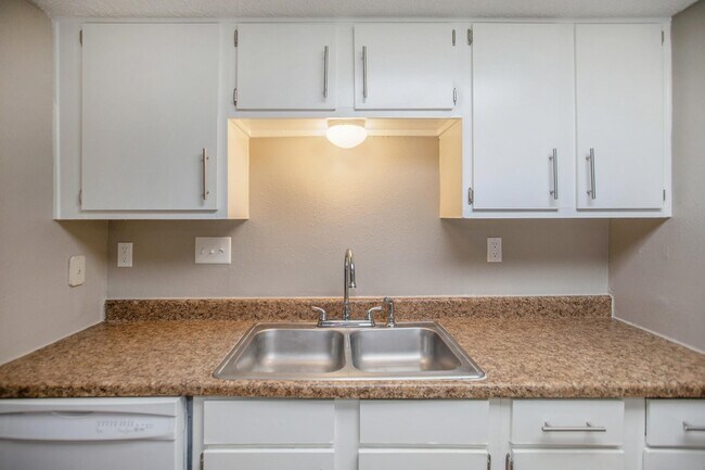 Building Photo - 21039 Settlers Valley Dr