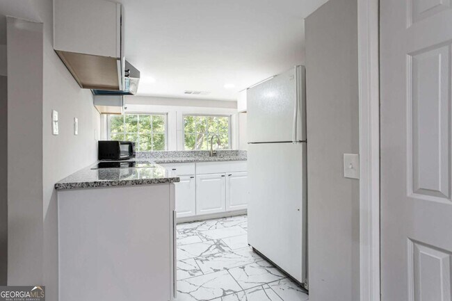 Building Photo - 1583 Elixir Ave SW