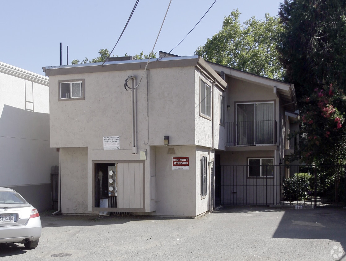 Primary Photo - 2819 E St