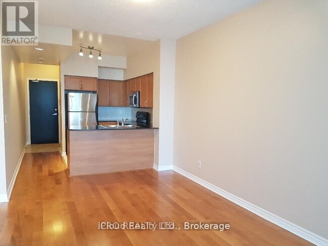 Building Photo - 388 Prince of Wales Dr