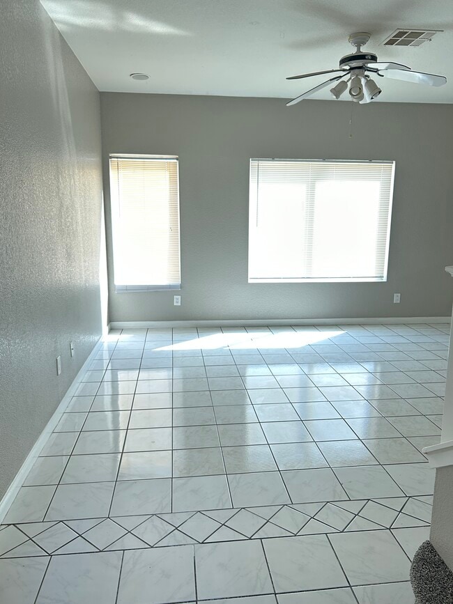 Building Photo - 6048 Shallow Springs St