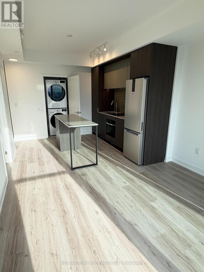 Building Photo - 395 Square One Dr