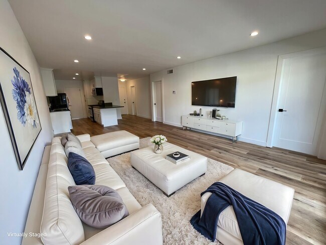 Building Photo - 1284 Havenhurst Dr