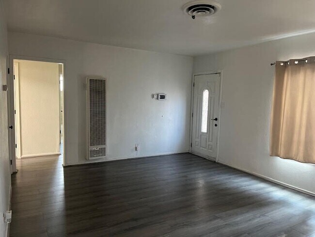 Foto del edificio - Pet Friendly 4 Bedroom Home