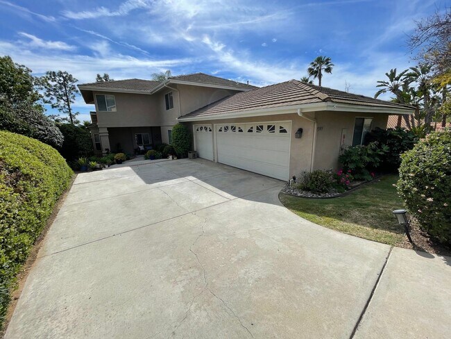 Foto del edificio - Fully Furnished 3BR Home with Private Pool – 5-Month Lease in Poway (May–Oct 2026)