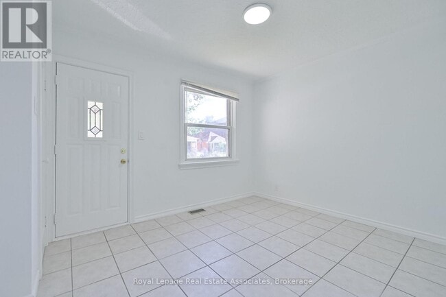 Building Photo - 20 East Dr