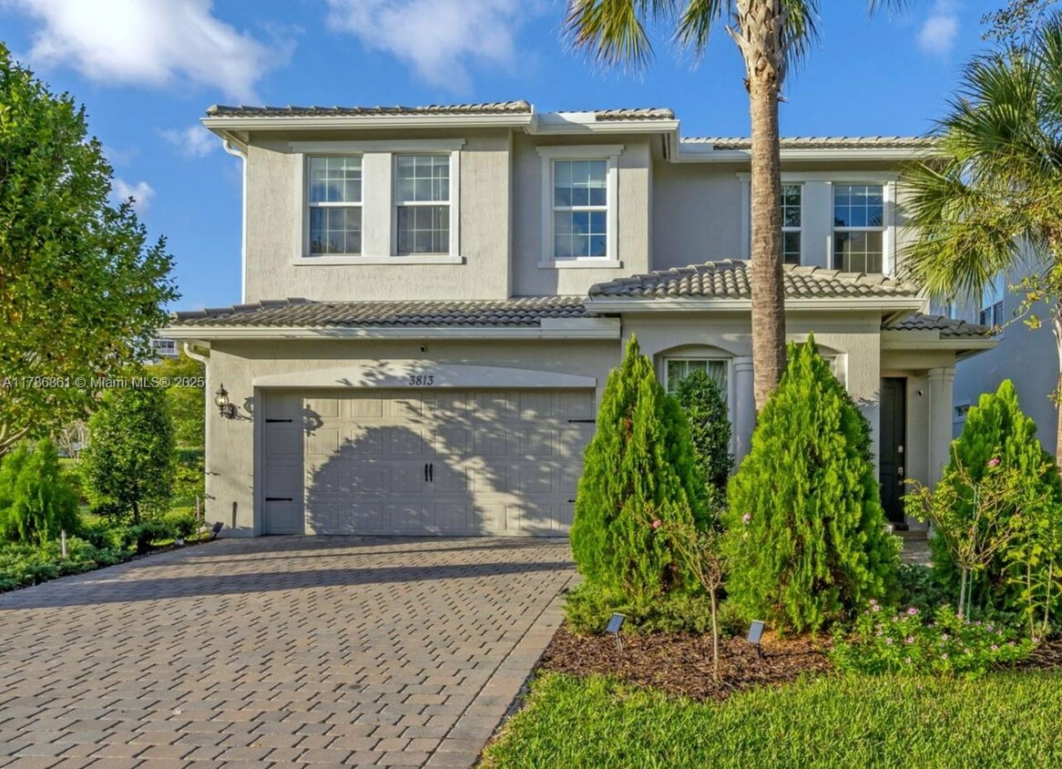 Foto principal - 3813 Greenway Dr