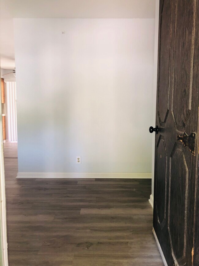 Área de la puerta principal - 968 Cyndi Cir