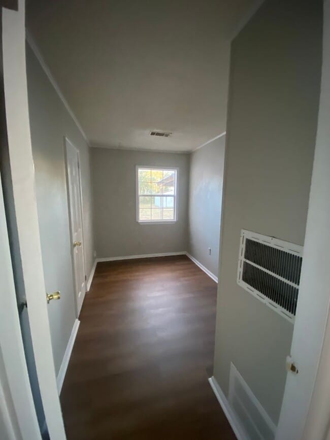 Building Photo - 4bdrm 1bath Home in Millington