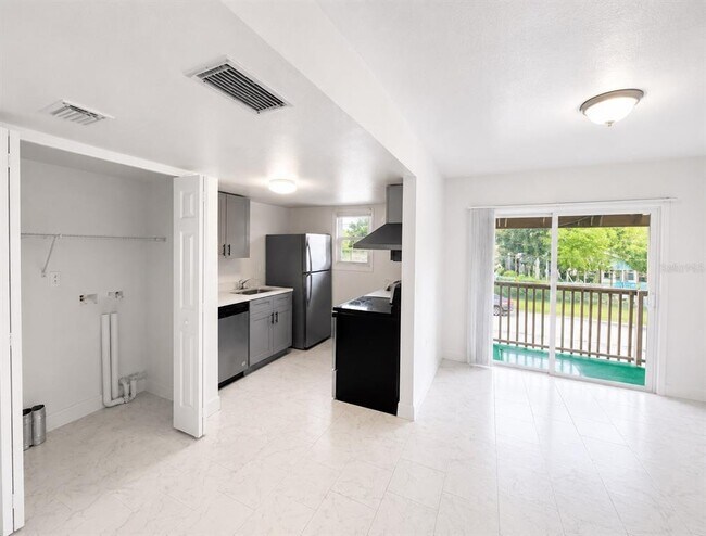 Foto del edificio - 2751 L B McLeod Rd