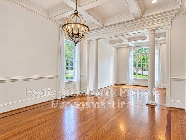 Foto del edificio - 7517 Henson Forest Dr