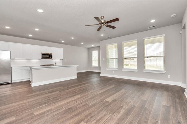 Building Photo - 10618 Cascade Crk Dr