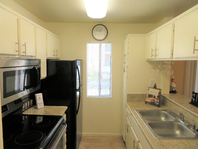 Foto del edificio - 6152 Stanton Ave
