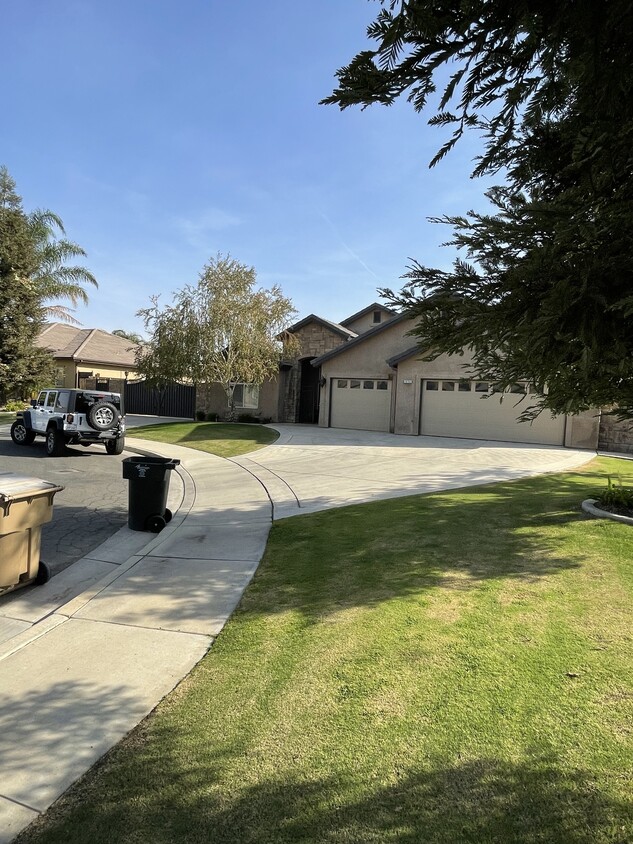 Primary Photo - 10703 Petty Ct