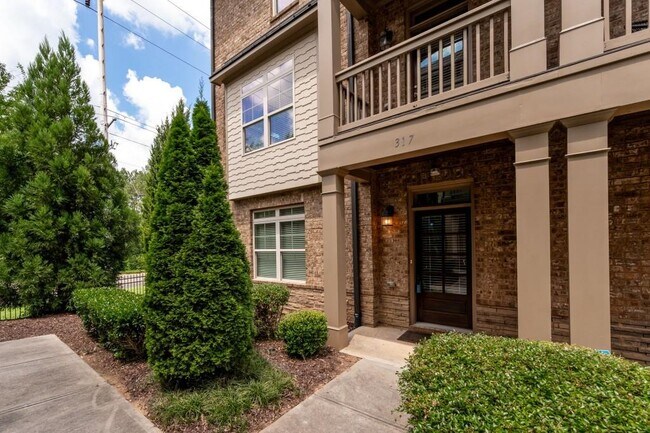 Foto del edificio - 317 Garland Woods Ct