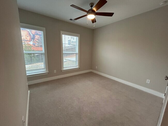 Foto del edificio - 577 Ember Ln NW