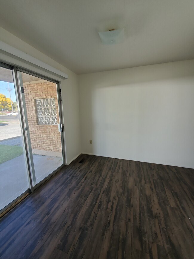 Foto del edificio - 1246 Saint Clair Rd