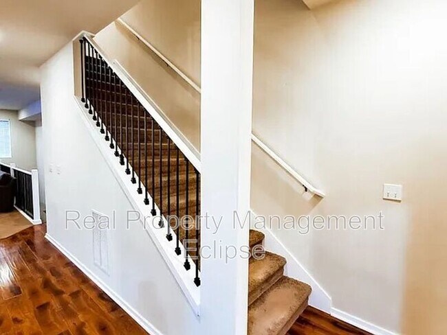 Building Photo - 2115 201st Pl SE