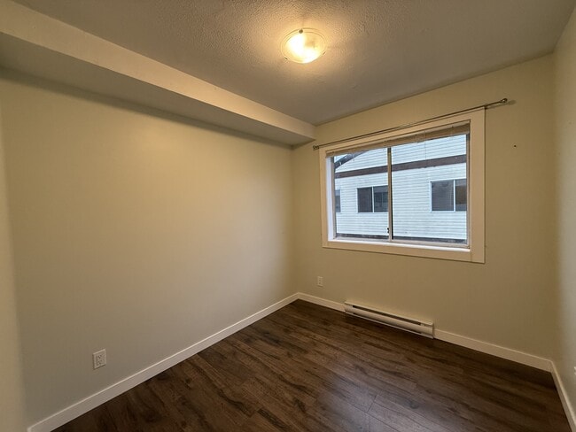 Building Photo - 9461-9461 College St