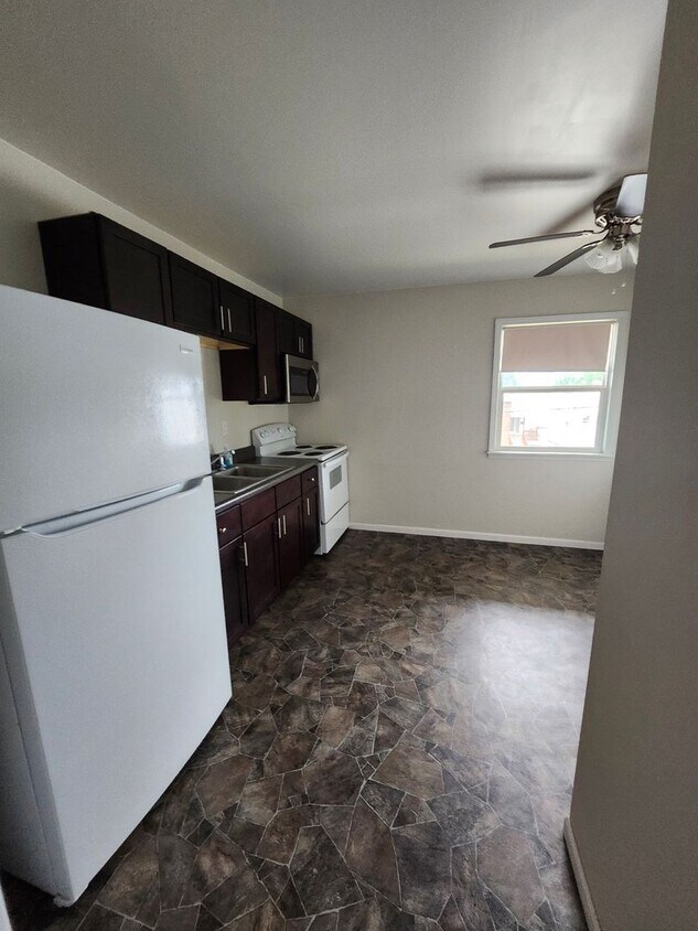 Foto principal - 117 E Harrison St