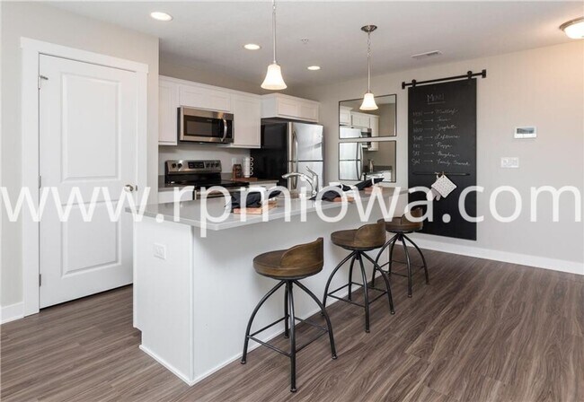 Foto del edificio - UPDATED!! 2 Bedroom, 2.5 Bath Townhome in Ankeny