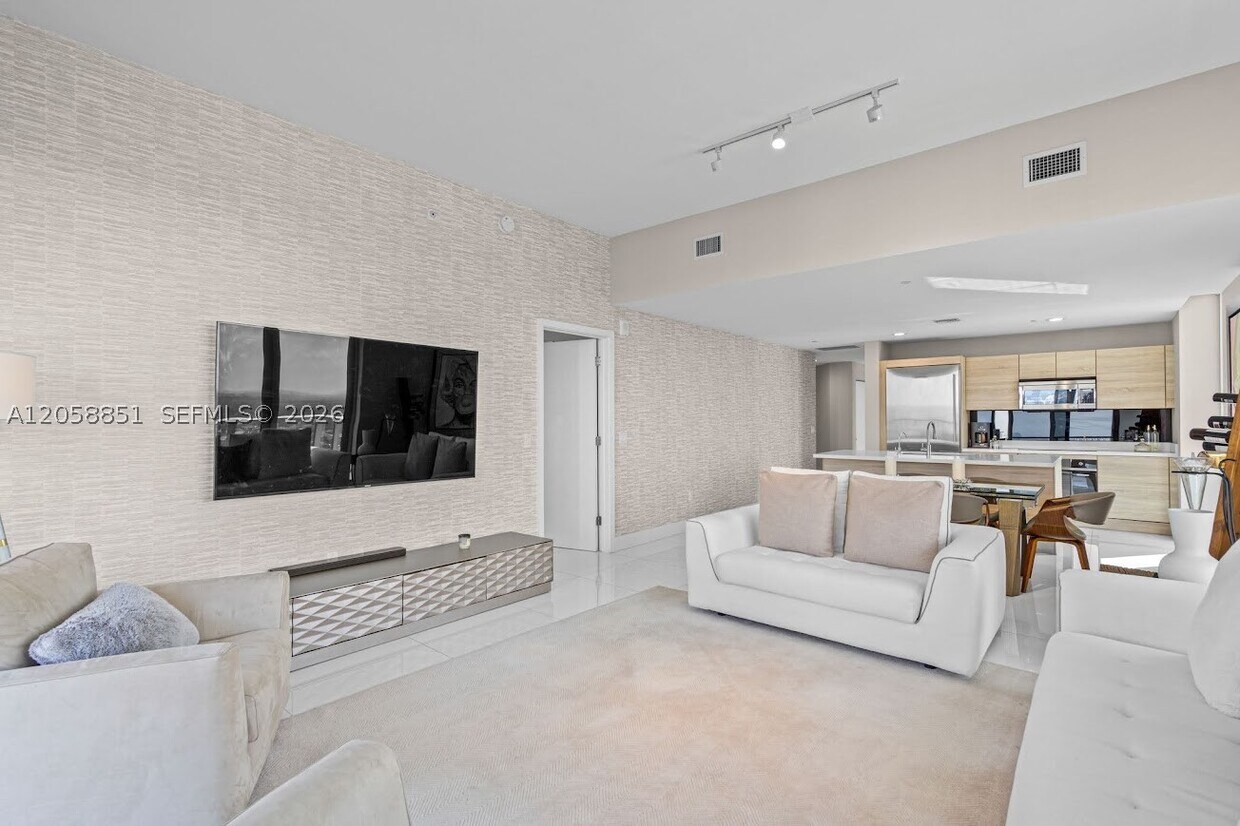 Foto del edificio - 16385 Biscayne Blvd
