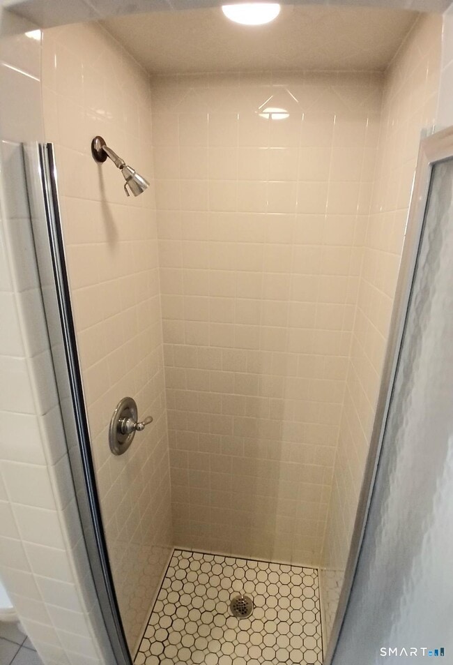 Building Photo - 652 High St