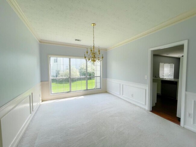 Building Photo - 3585 Highland Bluff Dr