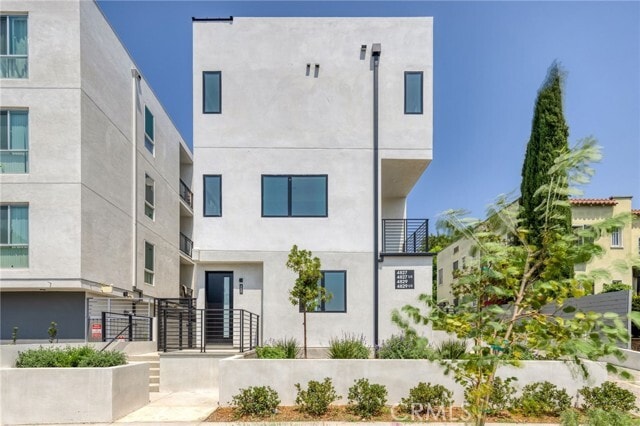 Foto principal - 4827 Oakwood Ave