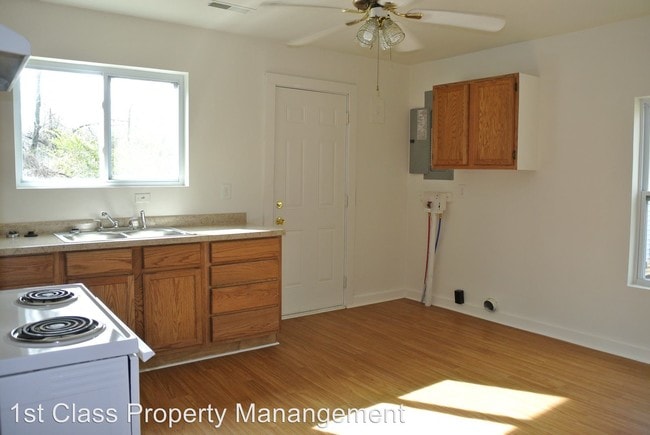 Building Photo - 2 br, 1 bath House - 1435 12th St
