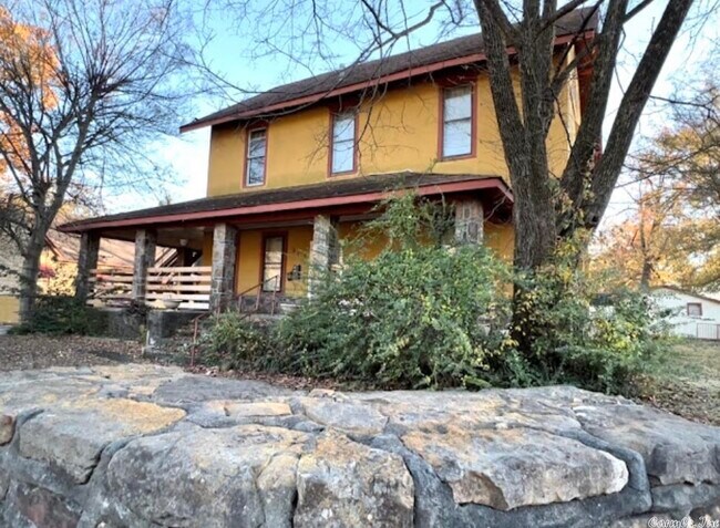 Building Photo - 918 W 13th Ave