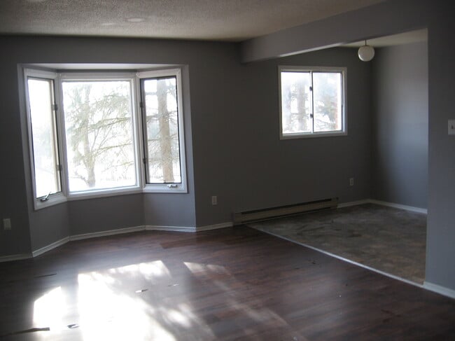 Building Photo - 826 Fairbairn St