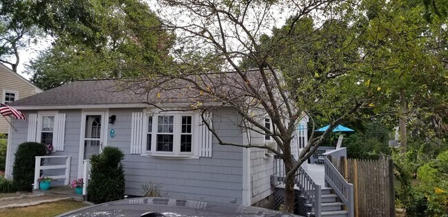 Foto del edificio - 145 Arnold Rd