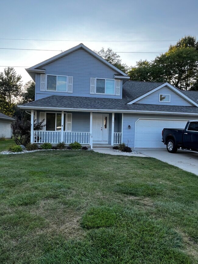Building Photo - 705 Plainfield Ct