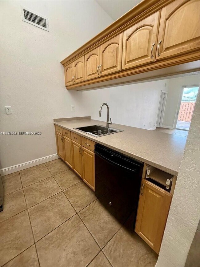 Foto del edificio - 6751 NW 193rd Ln