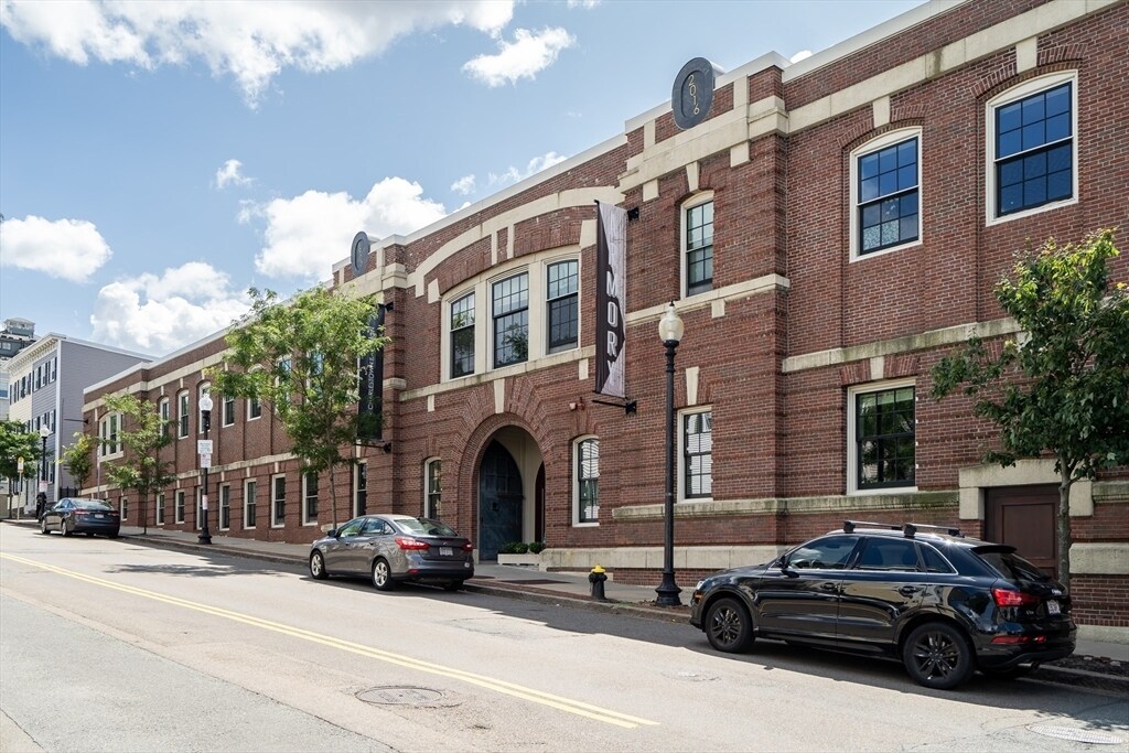 Foto principal - 374-398-398 Bunker Hill St