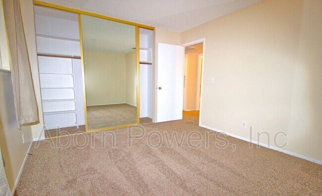 Building Photo - 343 Montrose Dr