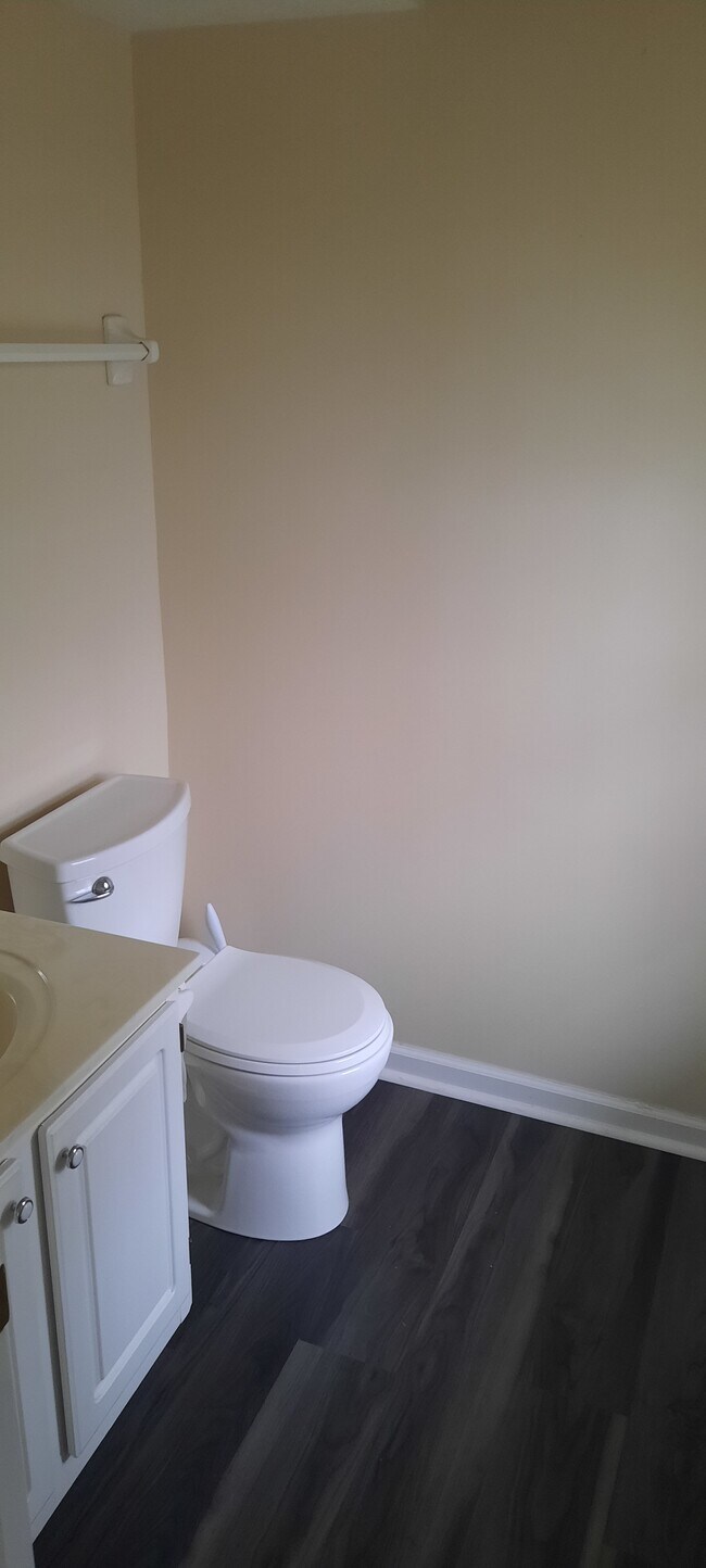 1/2 bath - 6339 Riverview Loop